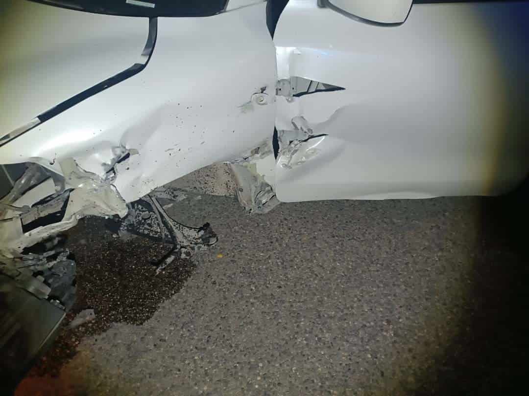 Destroza su auto en el puente Nava-Morelos