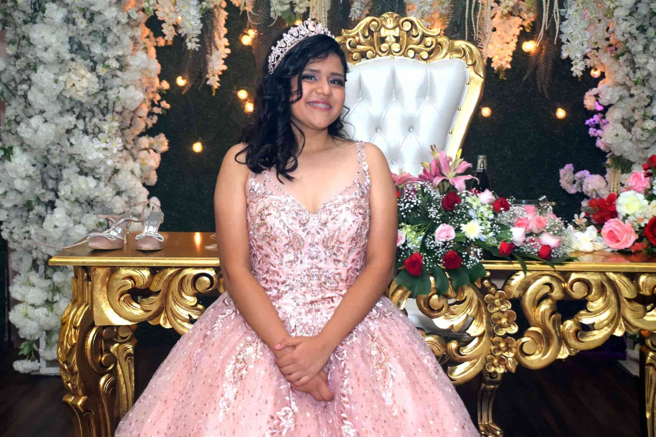 Paloma Lizbeth celebra sus XV años