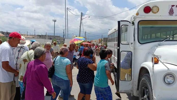 Apoya Frontera a adultos mayores