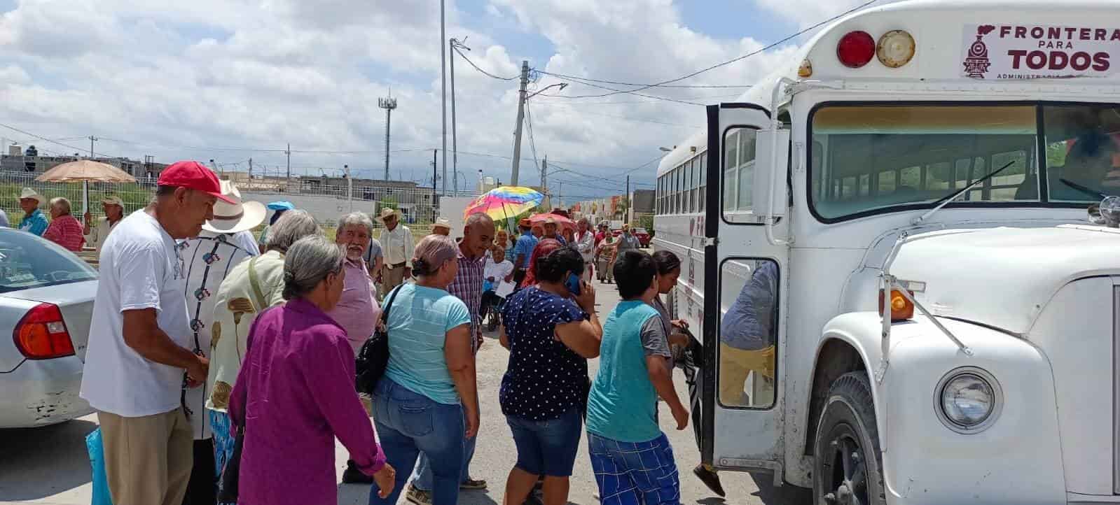 Apoya Frontera a adultos mayores