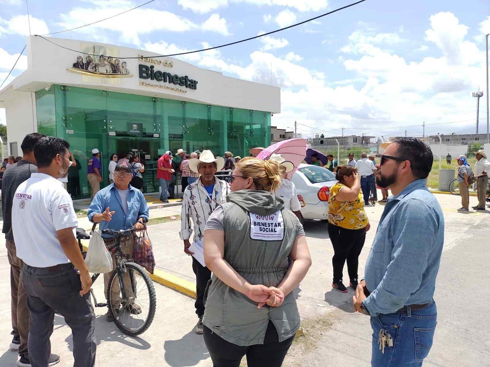 Apoya Frontera a adultos mayores