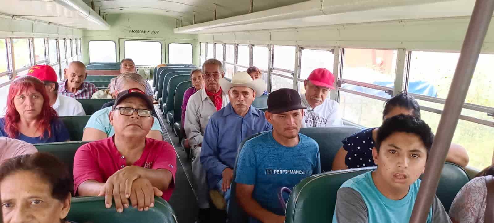 Apoya Frontera a adultos mayores