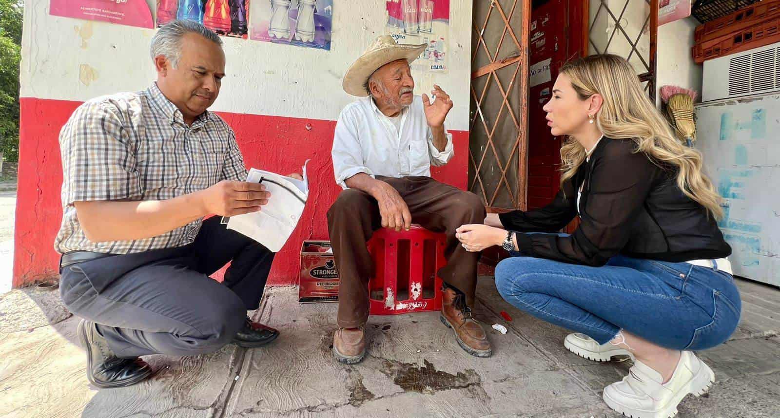 Apoya Tania a Don Román