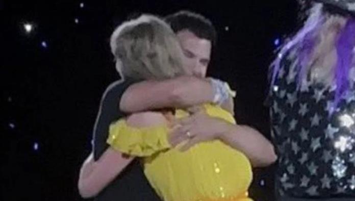 Taylor Swift sube a Taylor Lautner al escenario de The Eras Tour