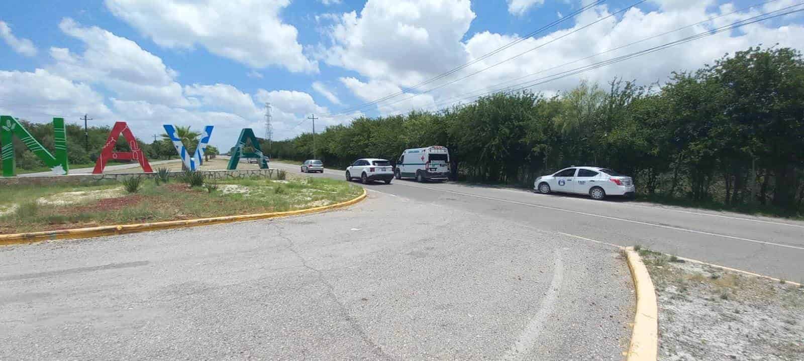 Encuentran a hombre inconsciente en un costado de la carretera