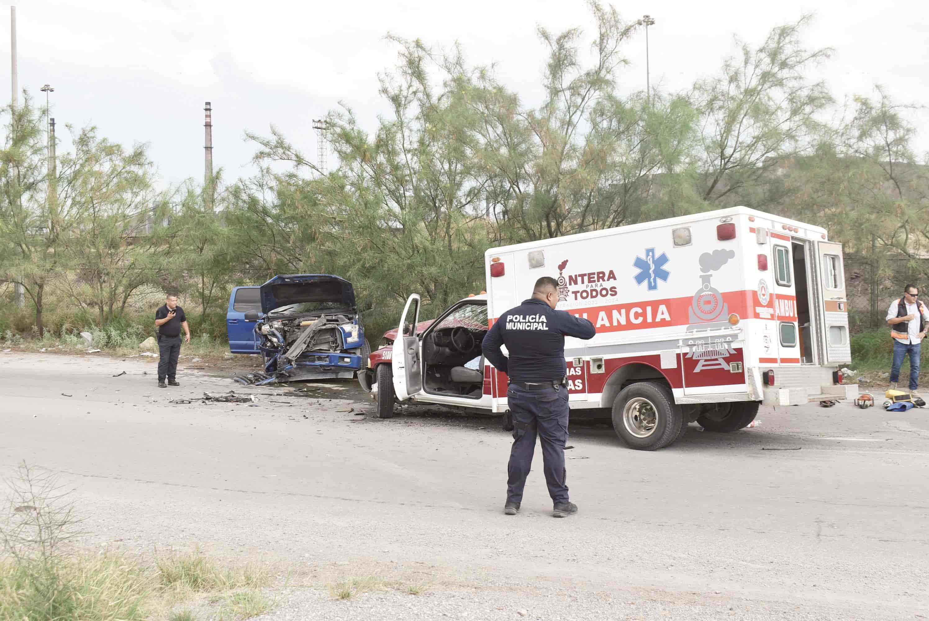 Embiste cafre a ambulancia y Abandona a niño de 5 años.