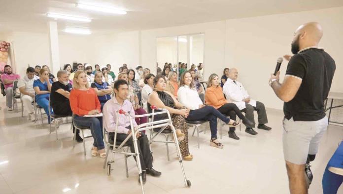 Realiza DIF conferencia motivacional