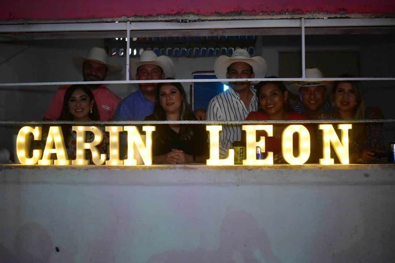 Graba Carín León con El Fantasma