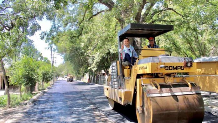 Supervisa Pepe Díaz obra de pavimentación