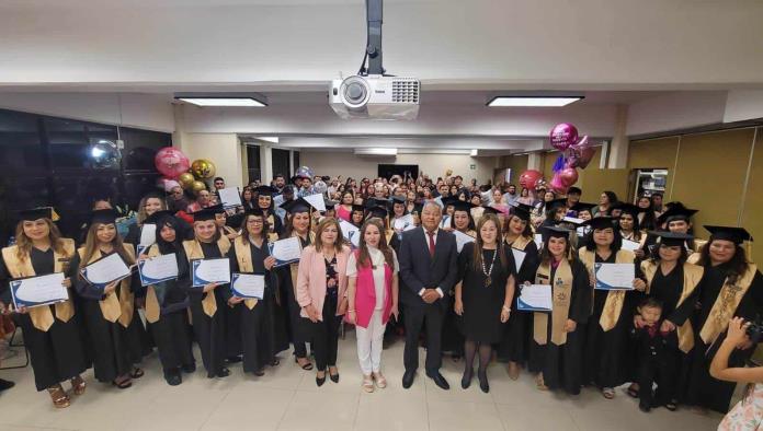 Se gradúa 1er generación de mujeres empoderadas 