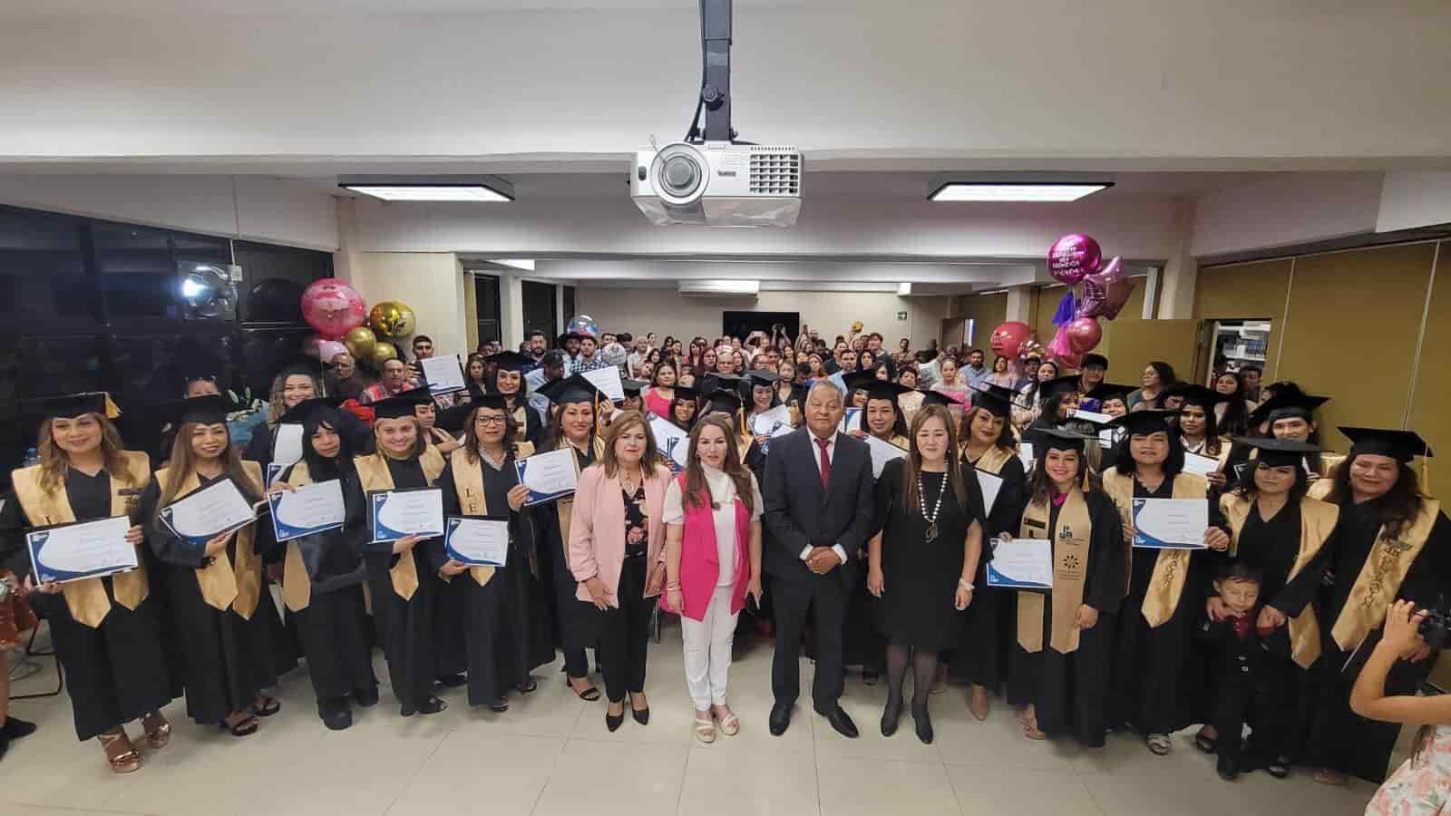 Se gradúa 1er generación de mujeres empoderadas 