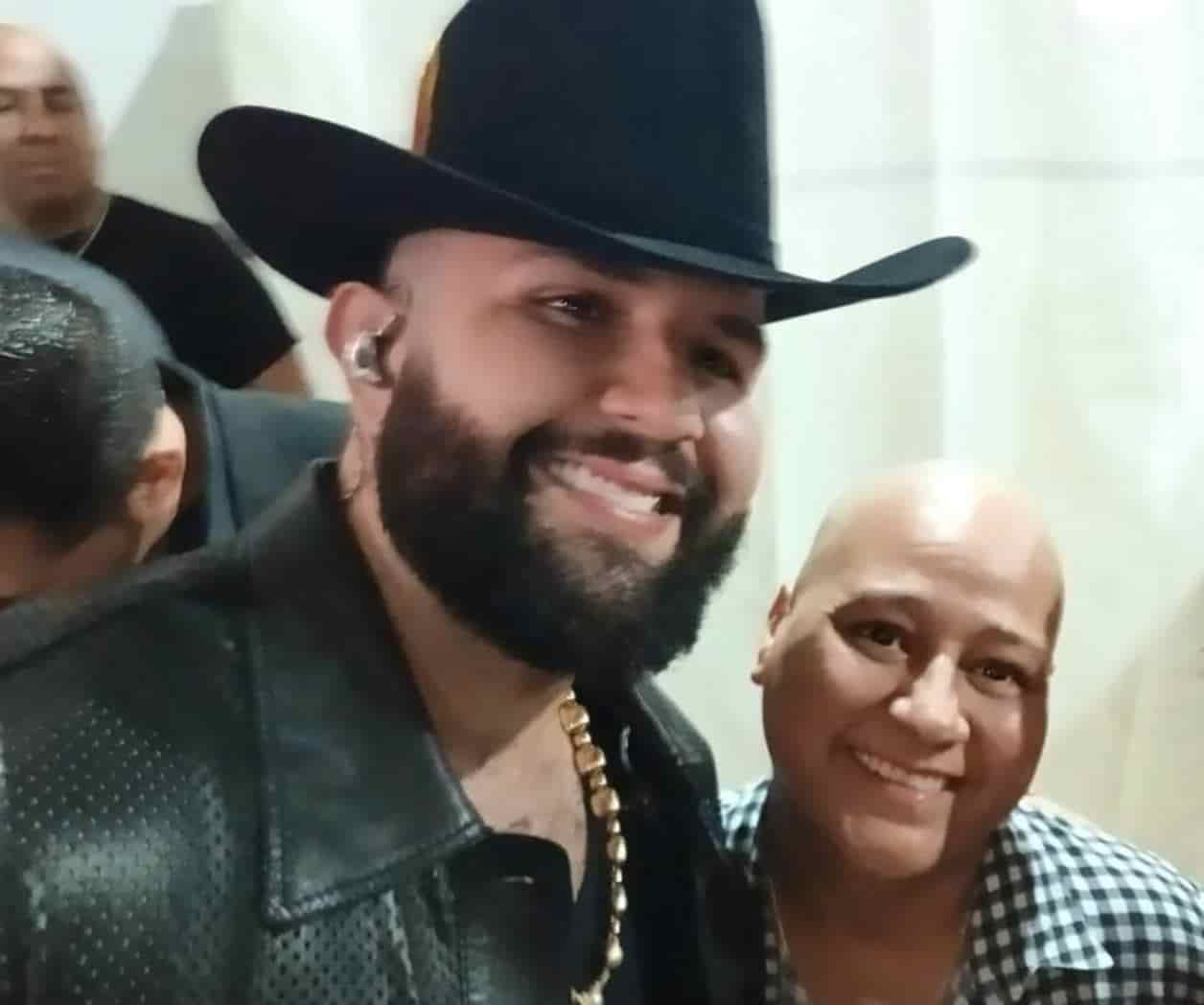 Chely cumplió su sueño de conocer a Carín León