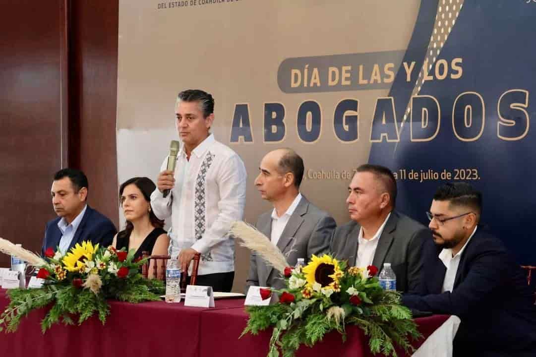 Asiste alcaldesa a celebración del Día del Abogado