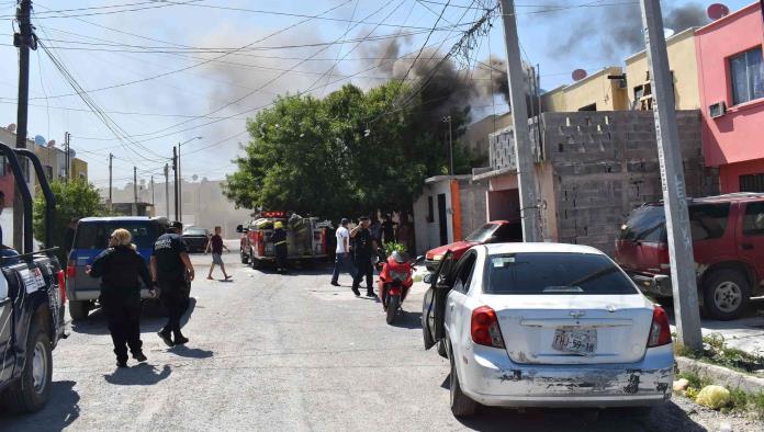 Corto circuito arrasa con vivienda