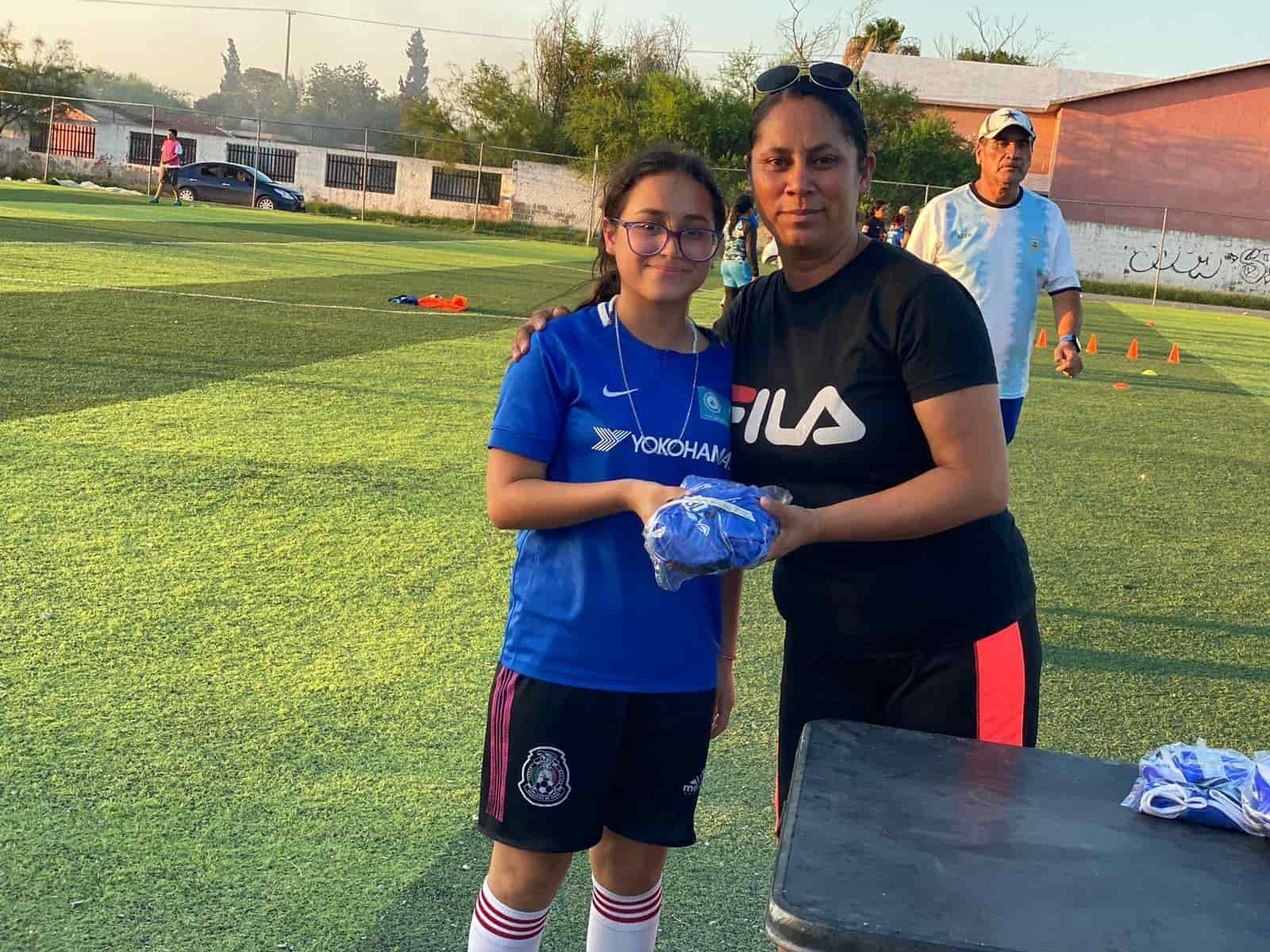 Atlético Monclova Femenil regala uniformes