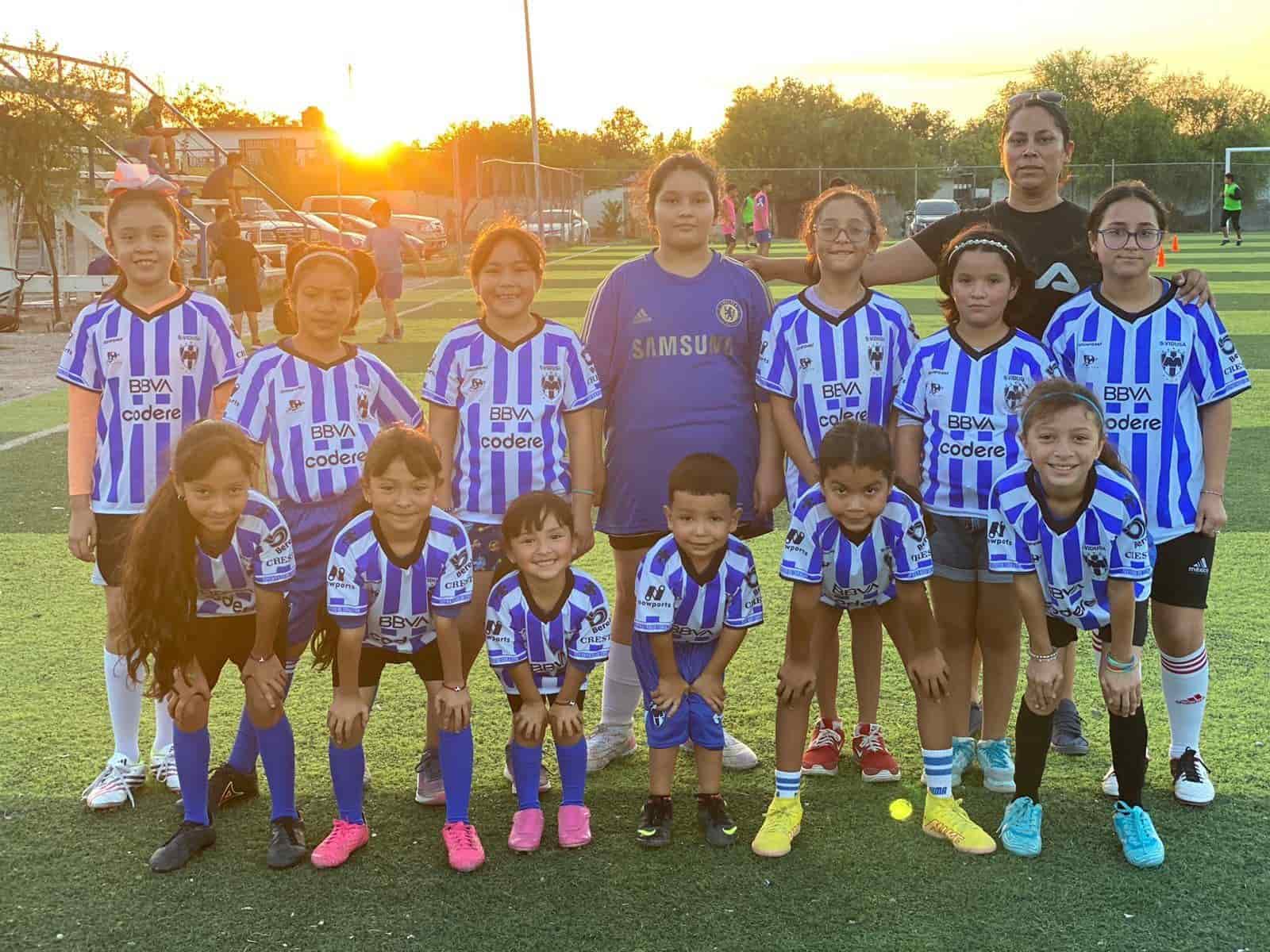 Atlético Monclova Femenil regala uniformes