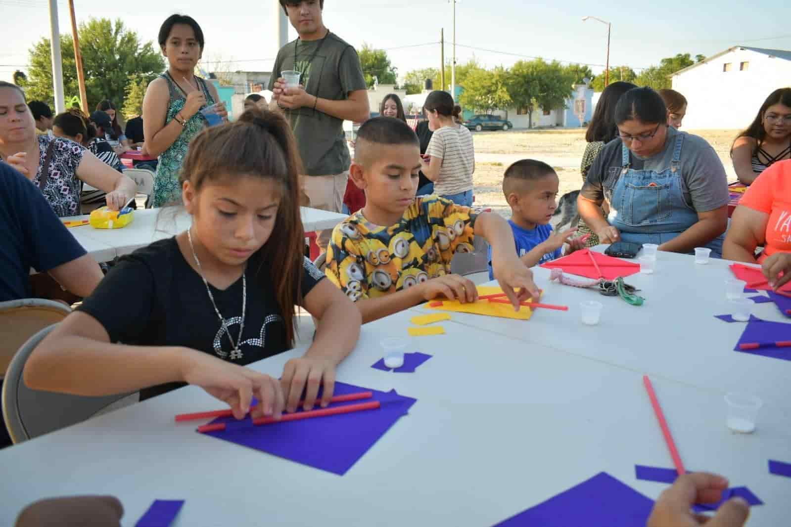 Realizan taller de papalotes