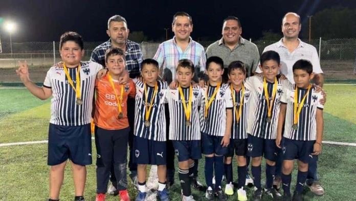 Corona campeones a los Rayados Azul