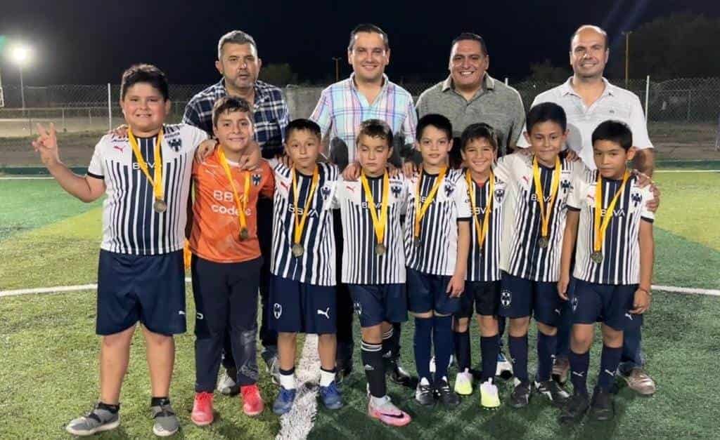 Corona campeones a los Rayados Azul