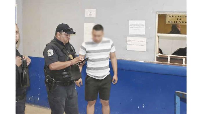 Se hizo pasar por Federal viola y extorsiona a ama de casa