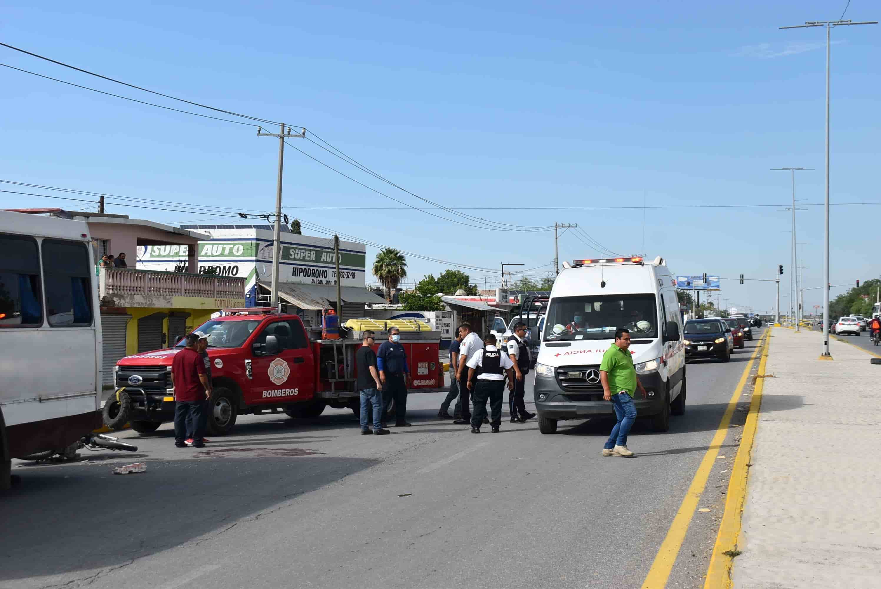 Se ‘ensarta’ ex policía en camión de pasajeros