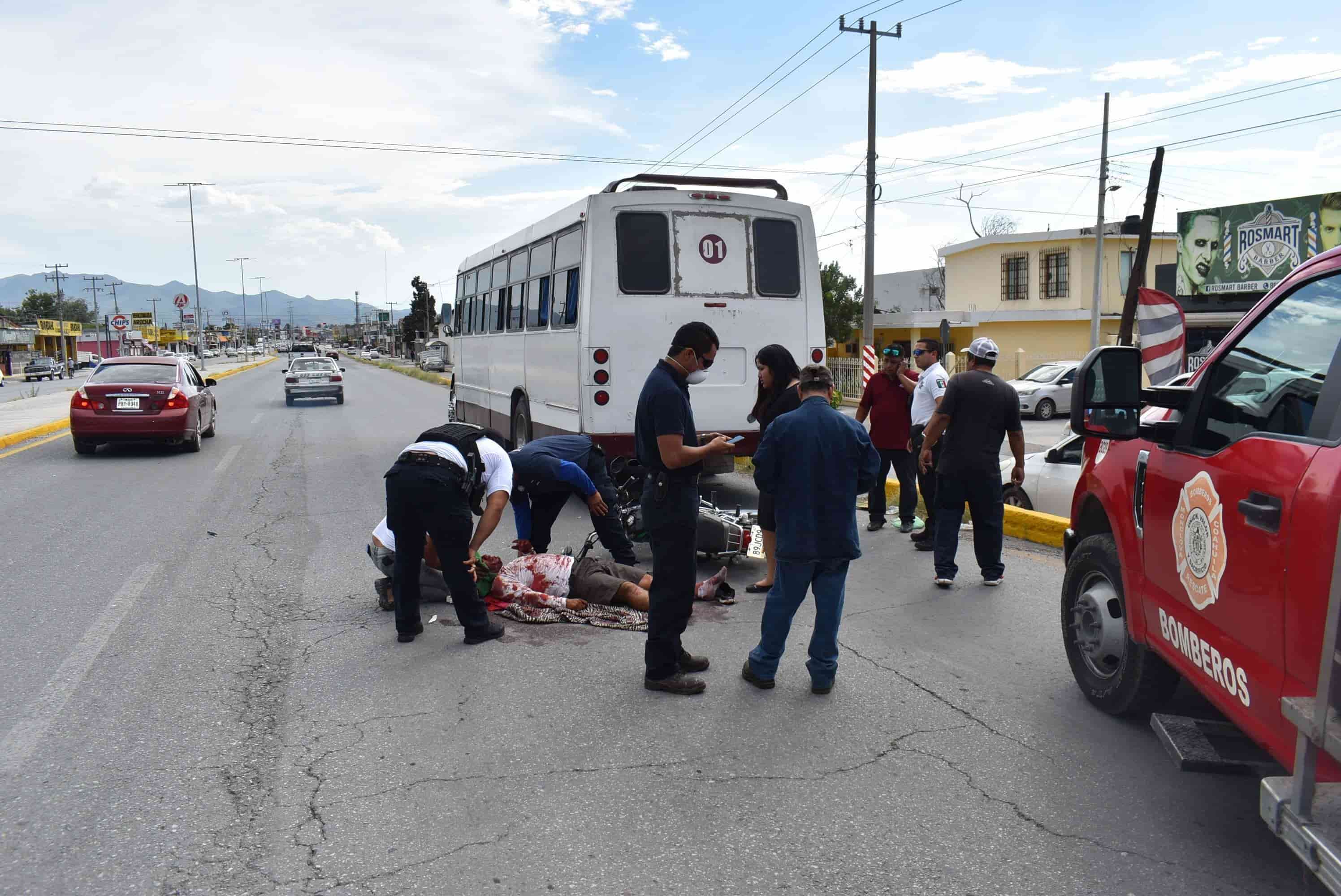 Se ‘ensarta’ ex policía en camión de pasajeros