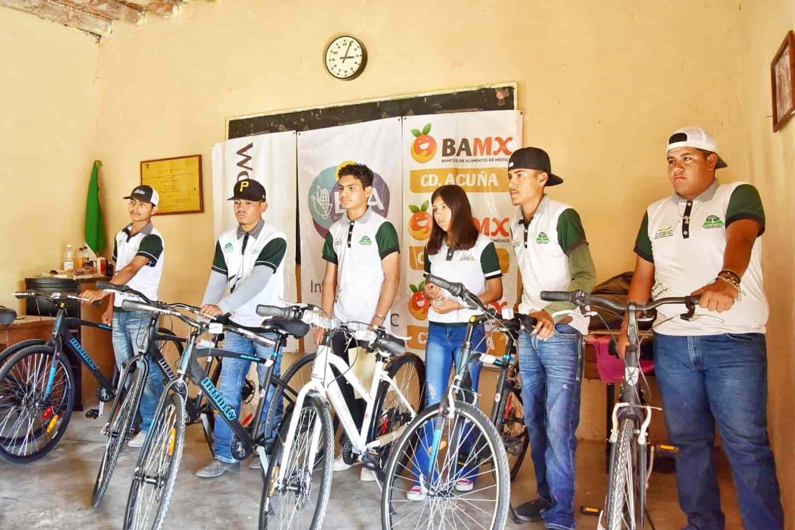 Donan bicicletas a más estudiantes