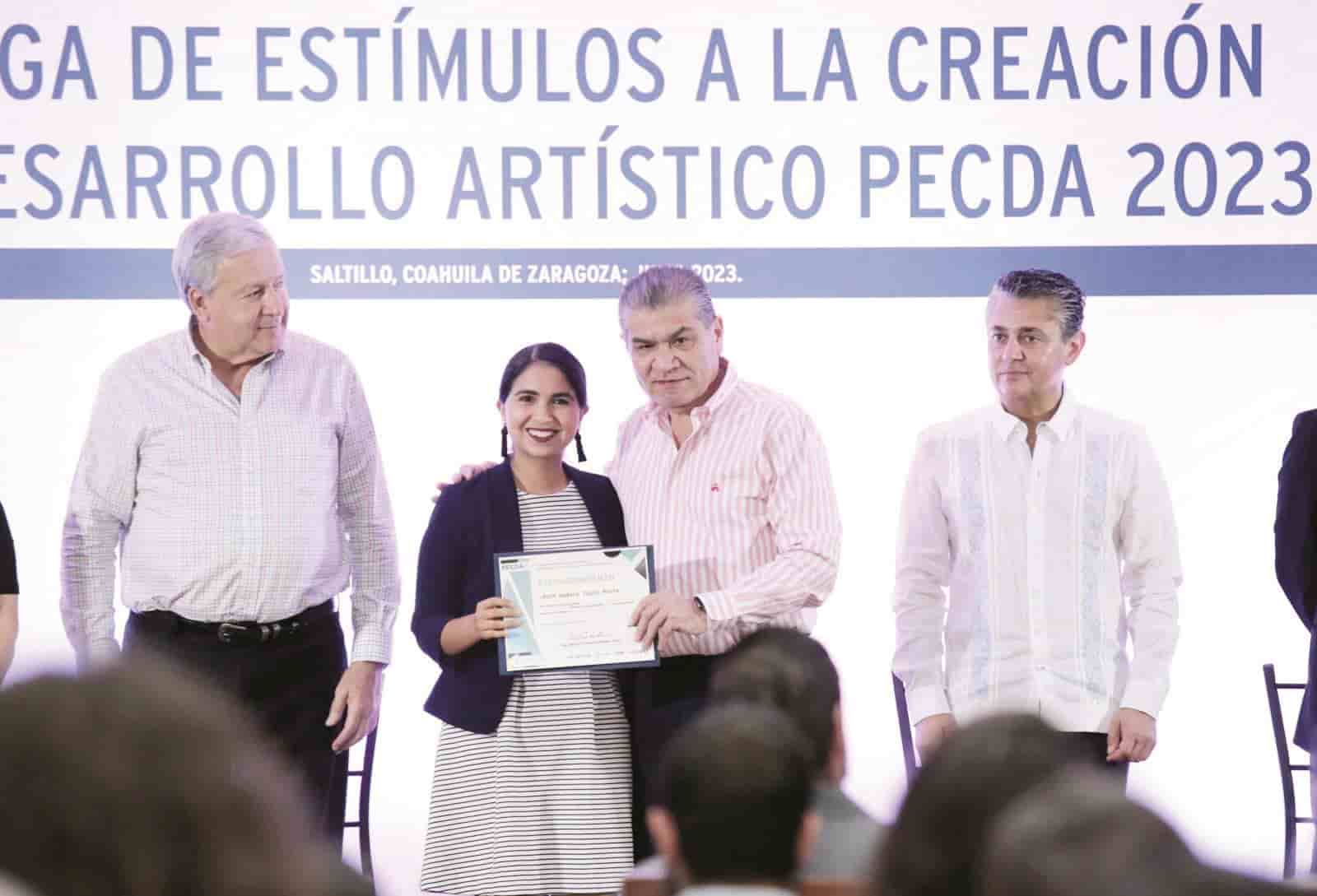 Entregan estímulos a ganadores del Pecda 2023