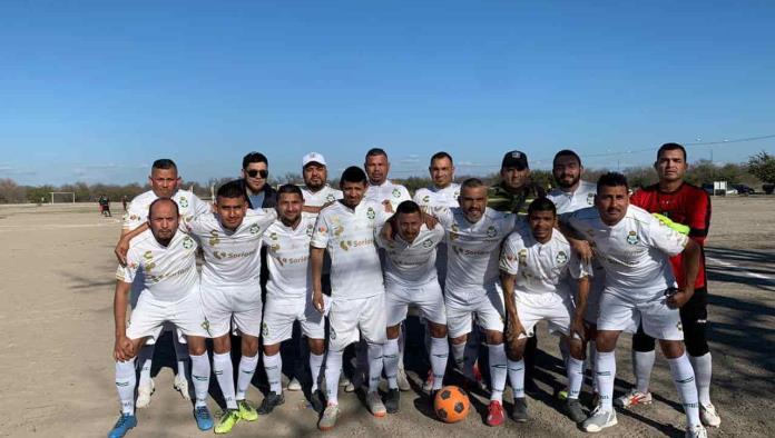 Se desploman Halcones en el fútbol Veteranos