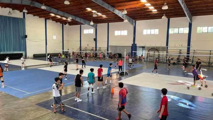 Sigue con éxito Campamento de verano de voleibol