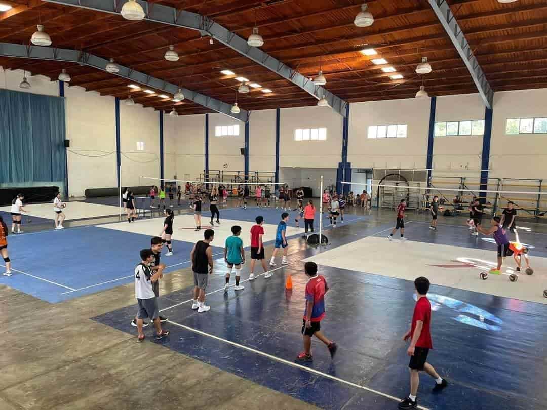 Sigue con éxito Campamento de verano de voleibol