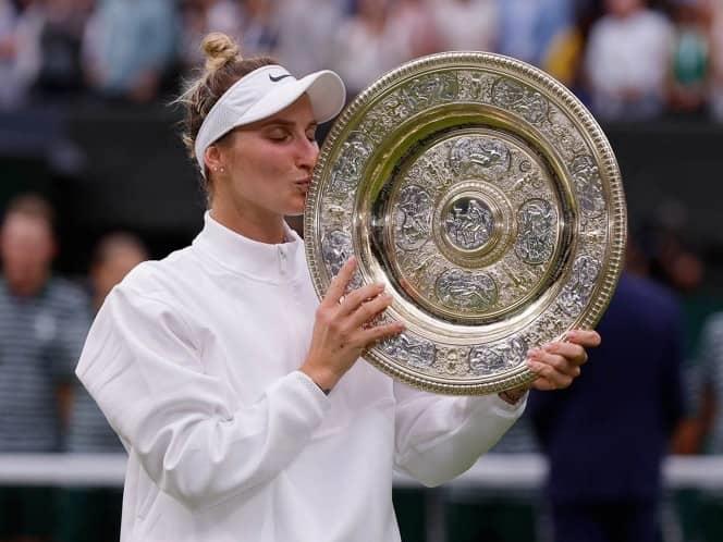 Marketa Vondrousova es la nueva reina de Wimbledon.