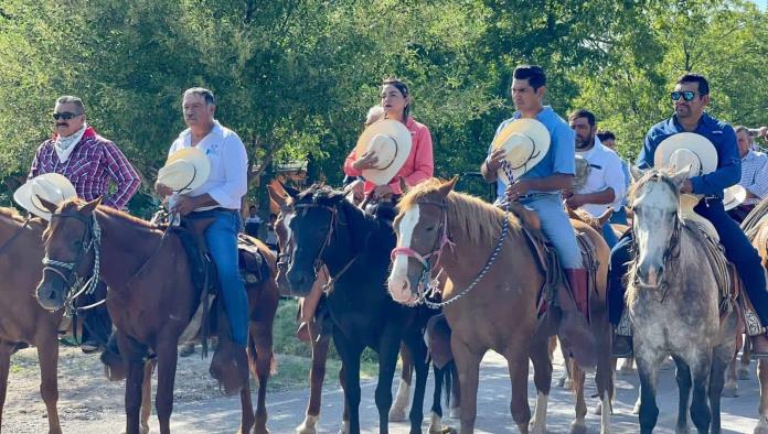 Ejidos felices con gran fiesta