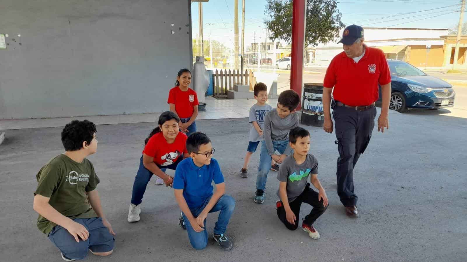 Capacita Unión de Bomberos a niños y jóvenes ante contingencias Monclova