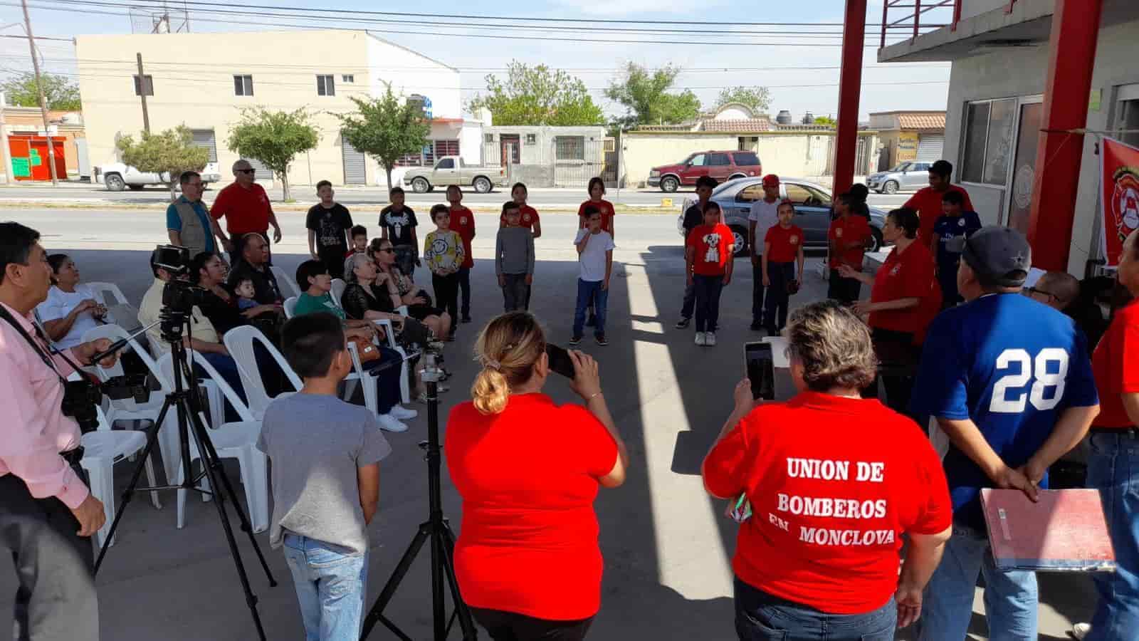 Capacita Unión de Bomberos a niños y jóvenes ante contingencias Monclova