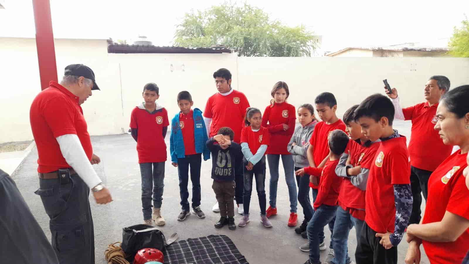 Capacita Unión de Bomberos a niños y jóvenes ante contingencias Monclova