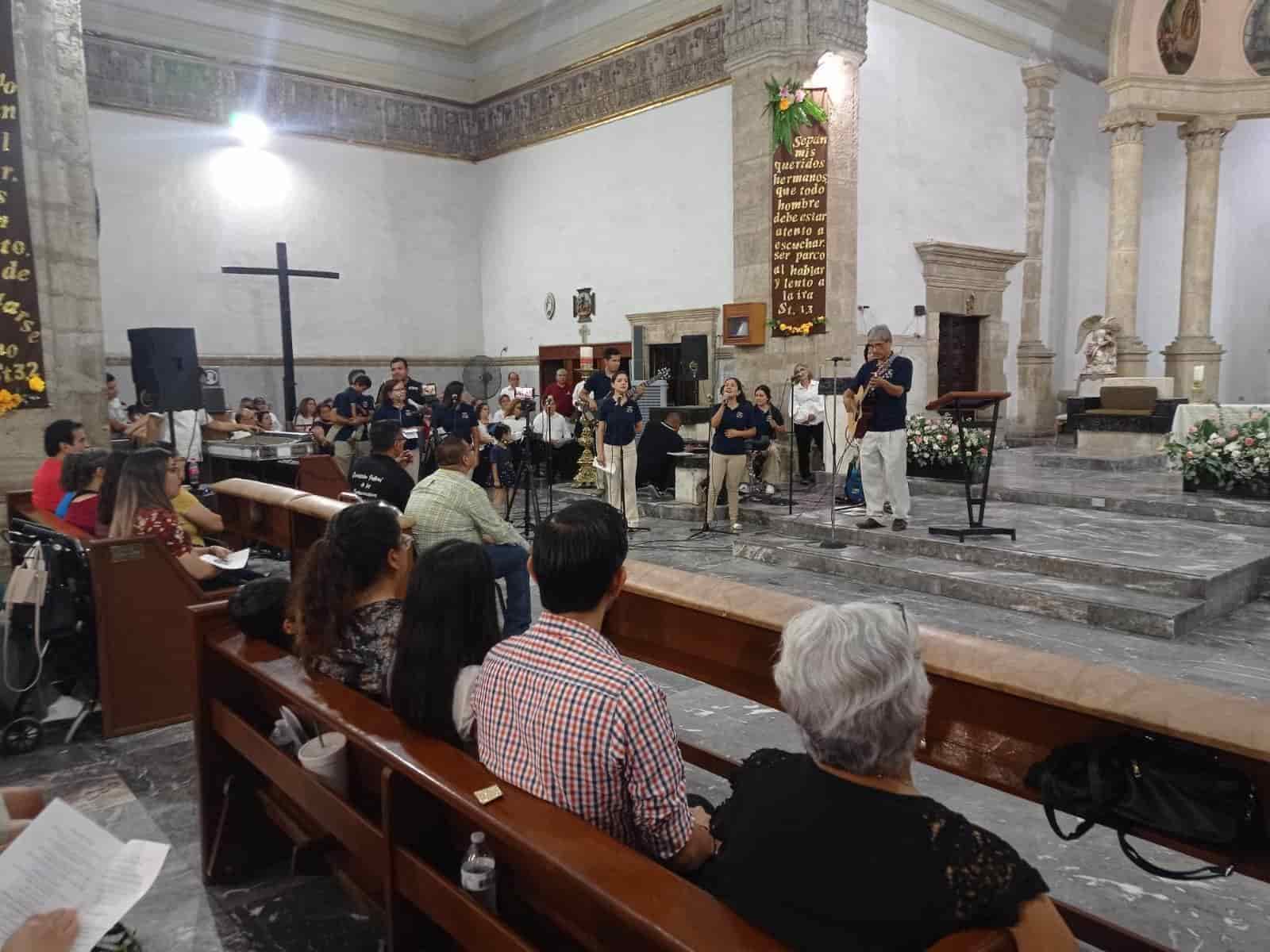 Realizan concierto a favor de obreros