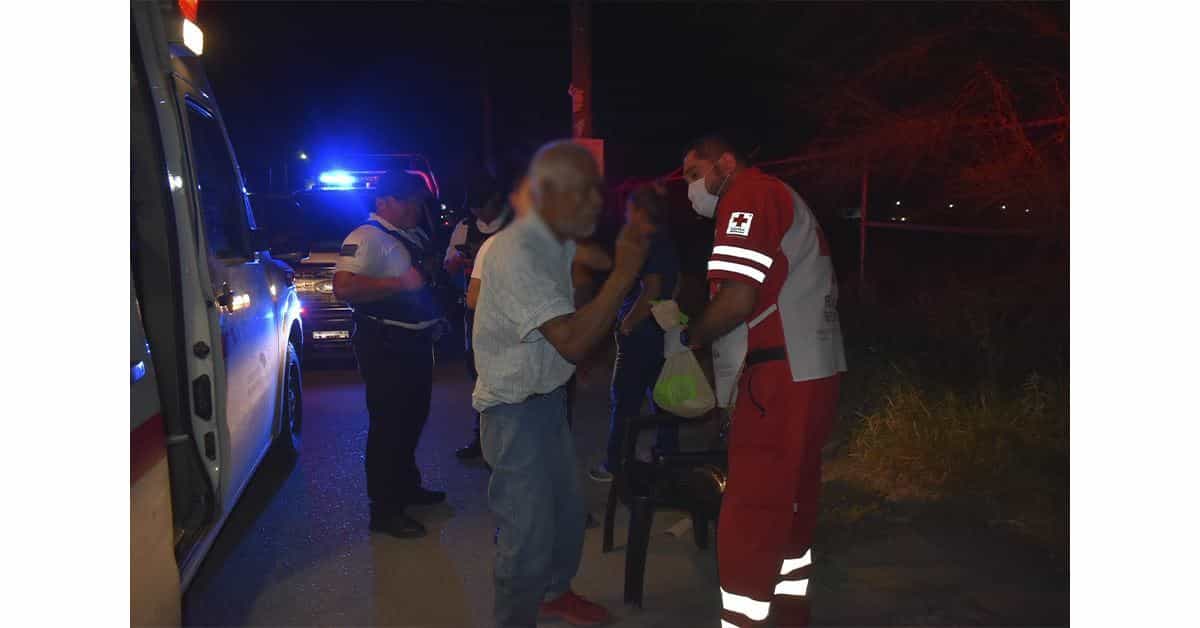 Tumba a abuelito de bici