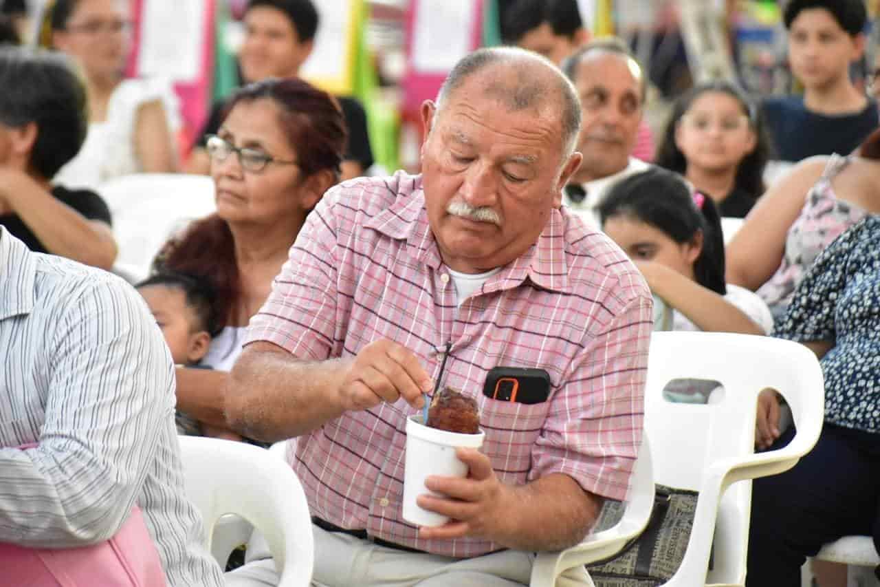 Bailan huapango de San Buena