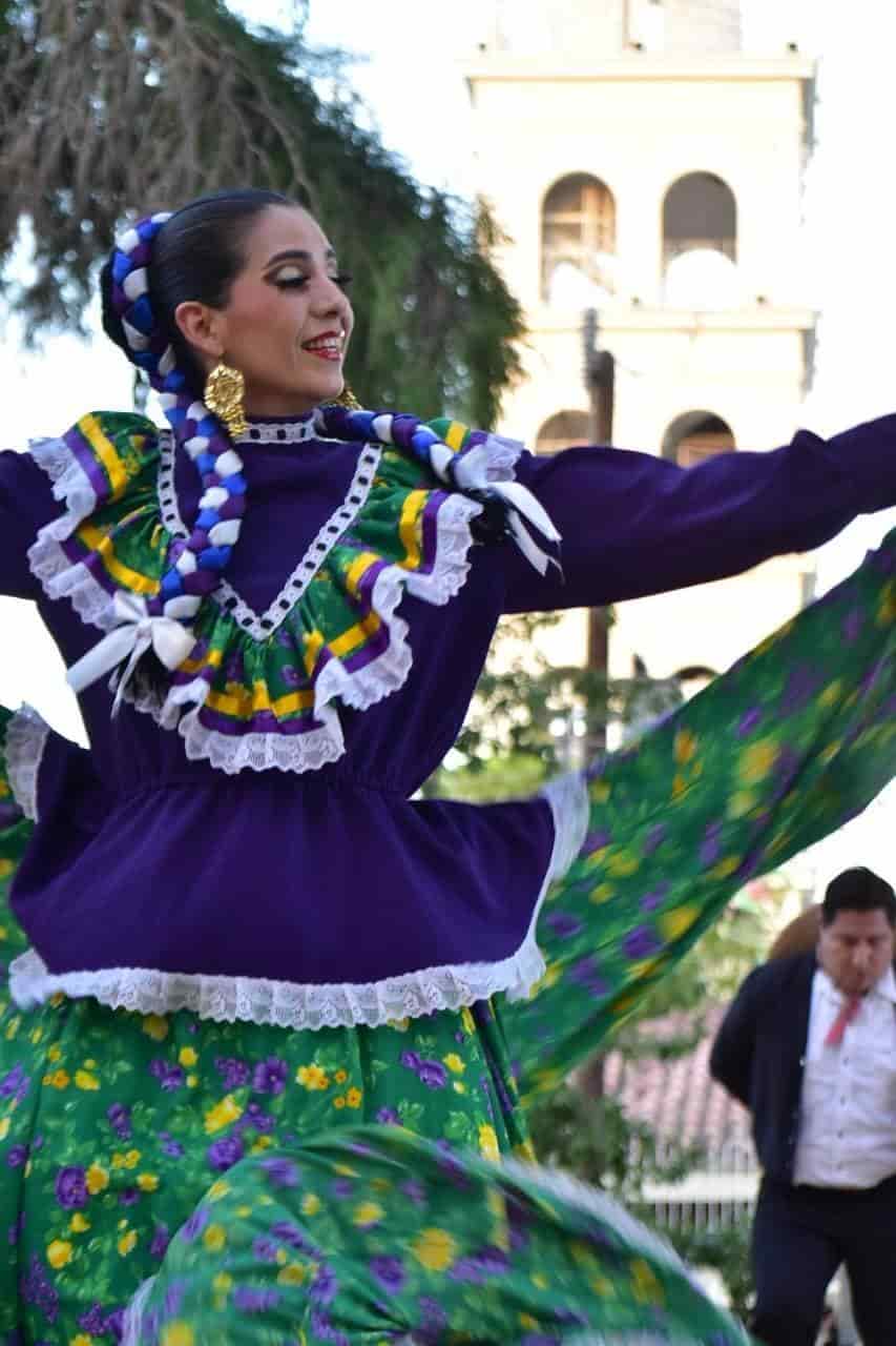 Bailan huapango de San Buena