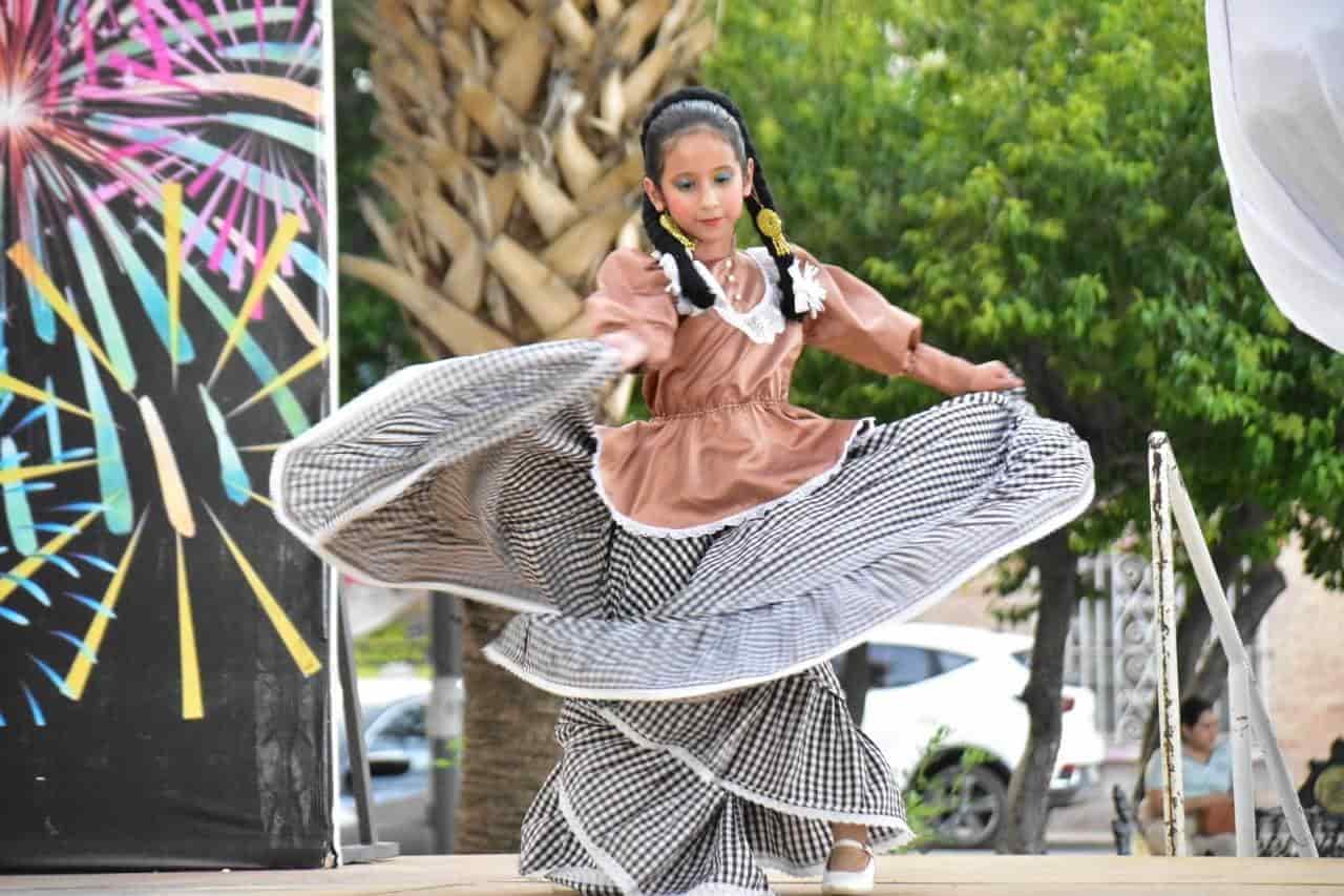 Bailan huapango de San Buena