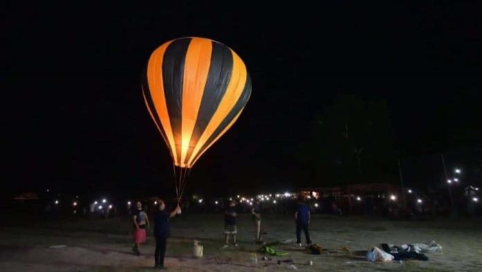 Elevan globos de cantoya gigantes