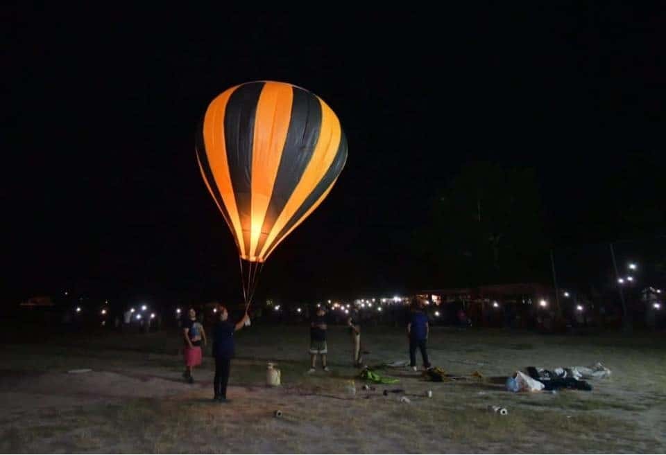 Elevan globos de cantoya gigantes