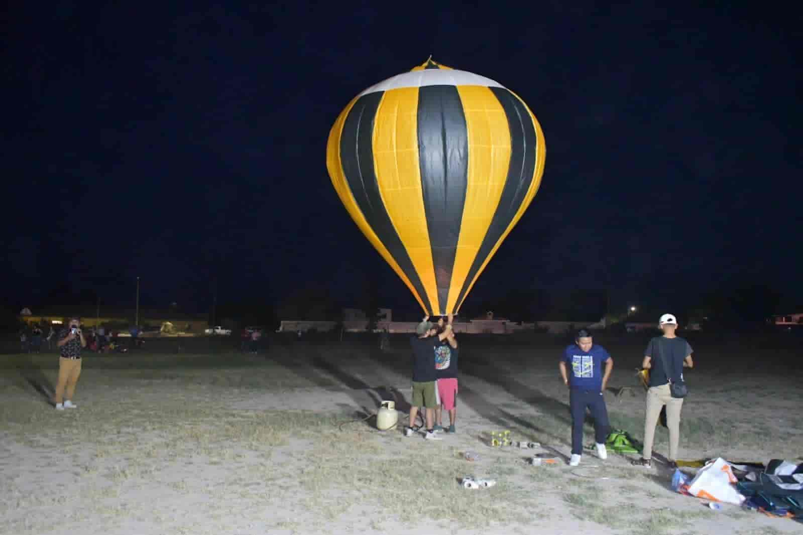 Elevan globos de cantoya gigantes