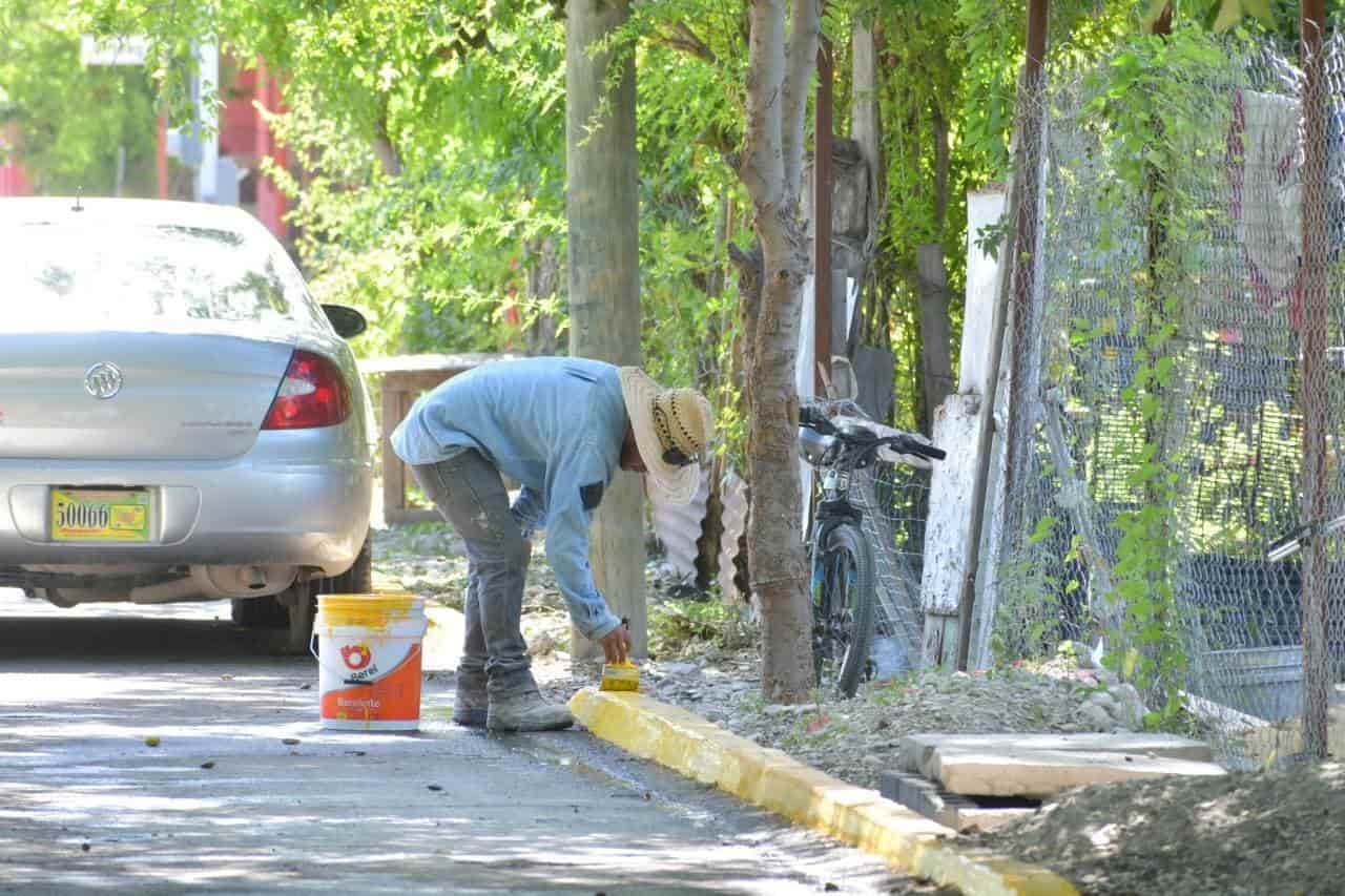 Entregan pavimentación de calle General Farías