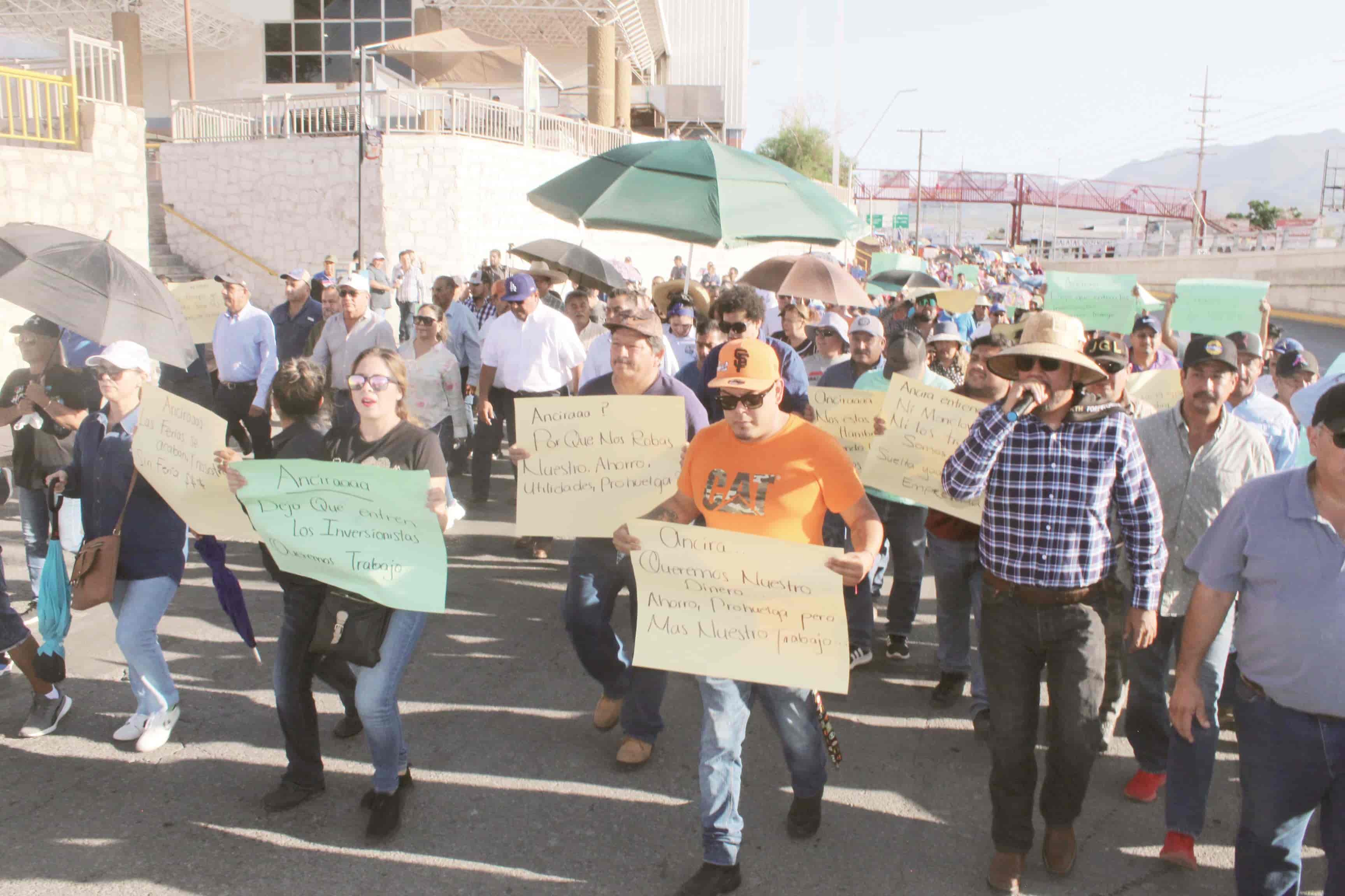 Cerca de 3 mil monclovenses marchan contra Alonso Ancira