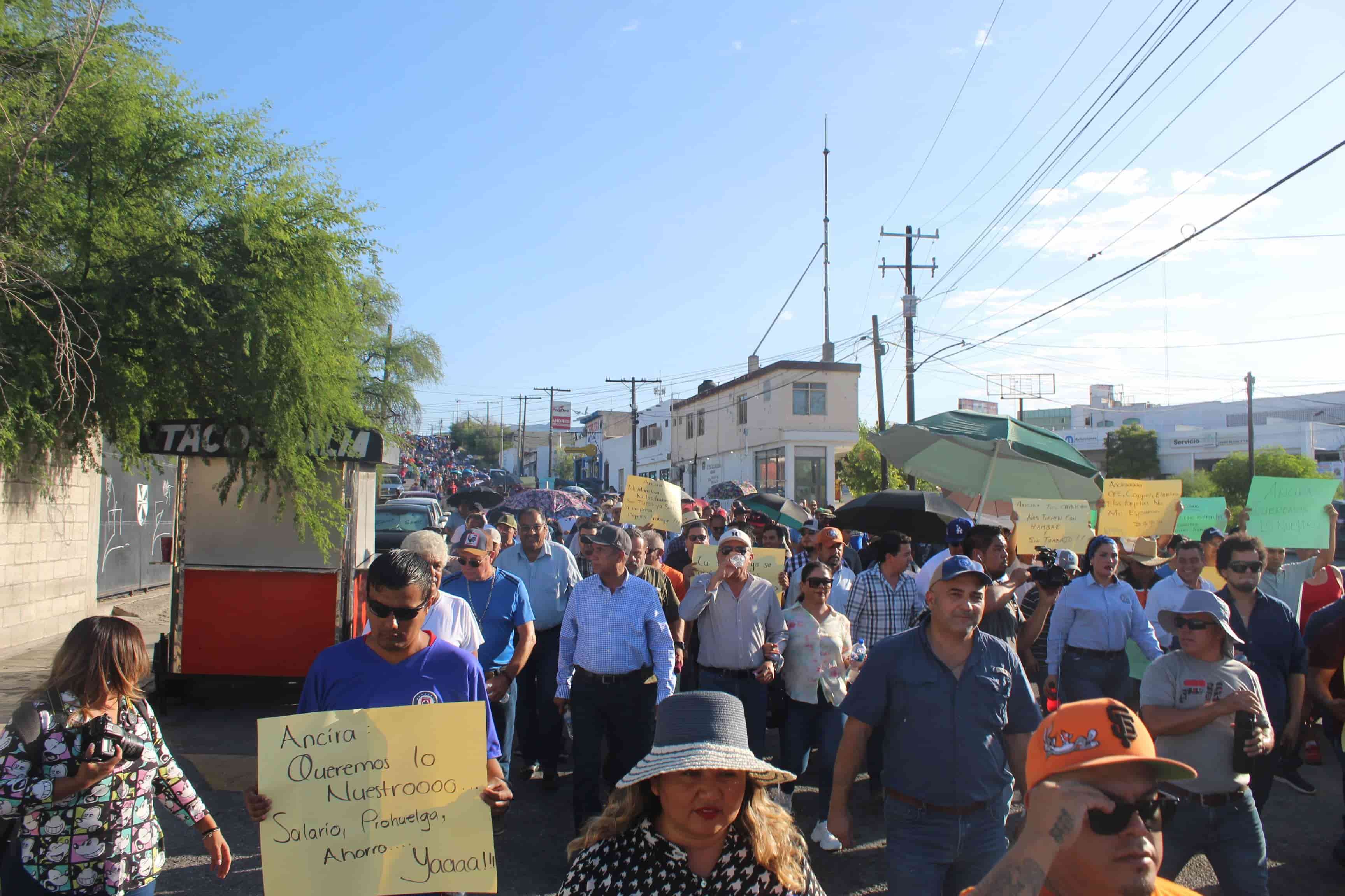 Cerca de 3 mil monclovenses marchan contra Alonso Ancira