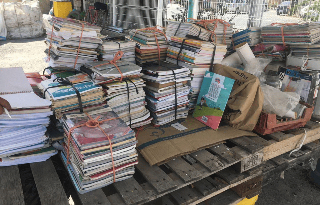 Exhortan a reciclar los libros de texto