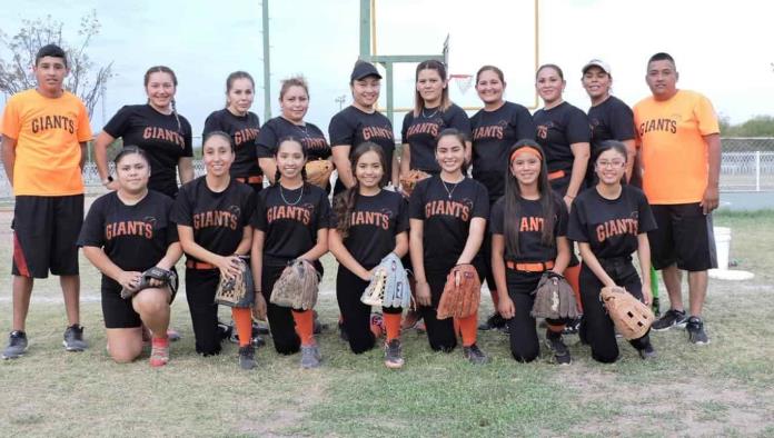 Giants supera a Diablas en el sóftbol