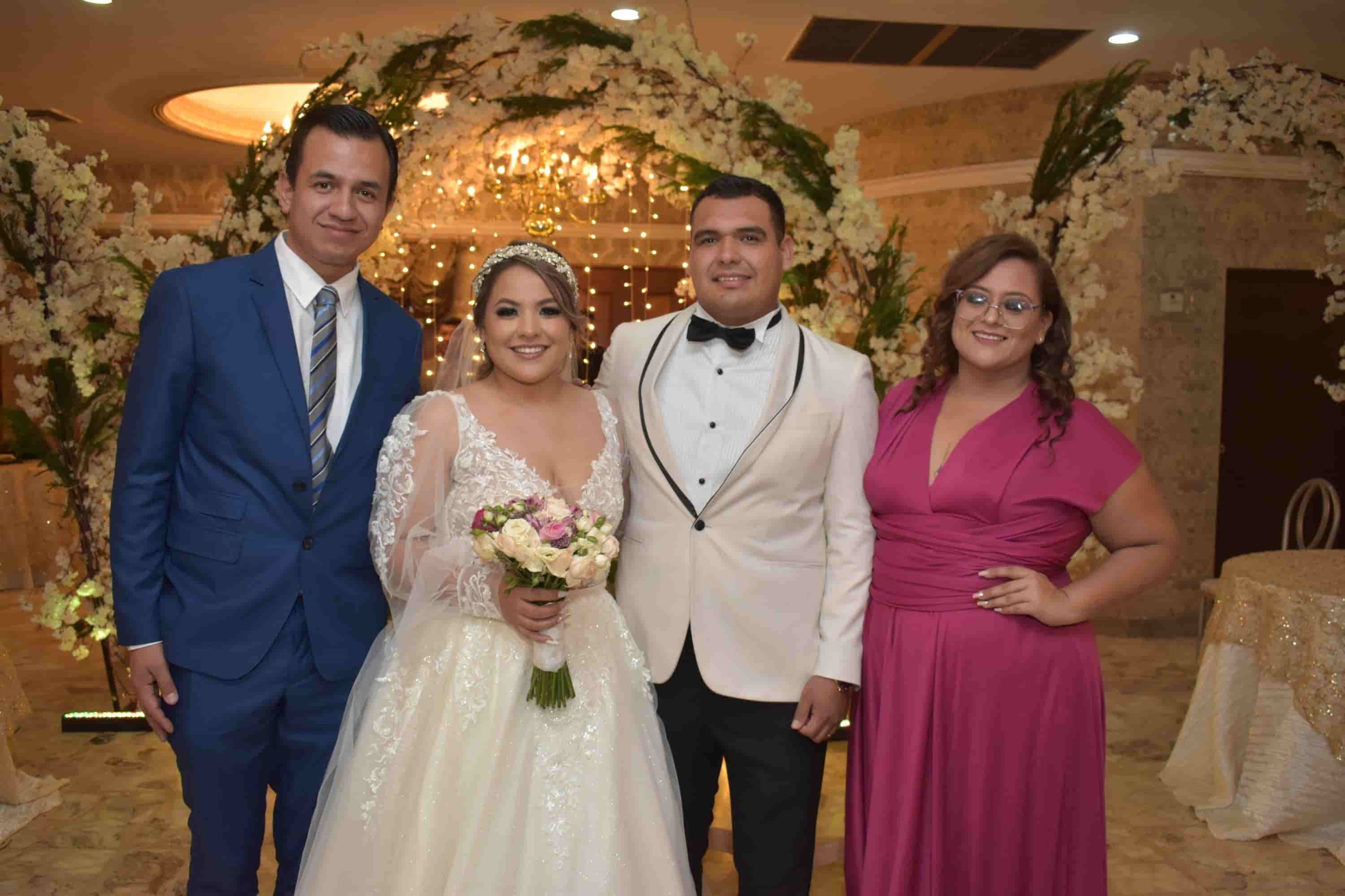 Alondra y Jonathan consagran su amor